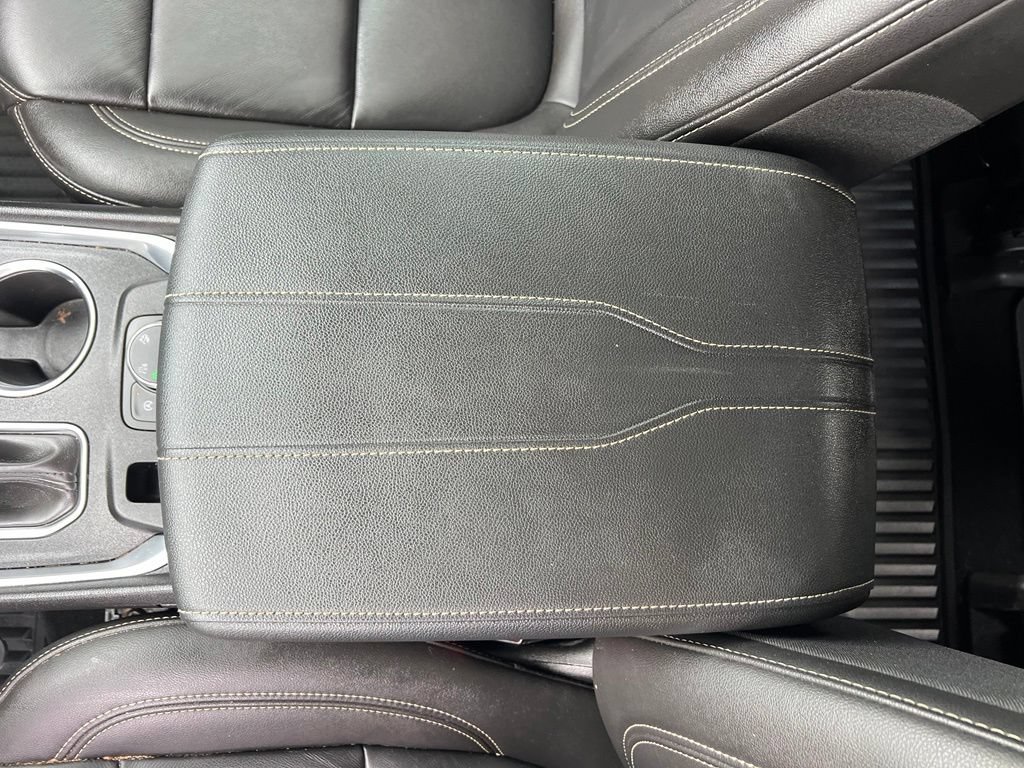 Used 2023 Chevrolet Traverse LT w/ Rear Camera Mirror Package AWD/4WD image 32