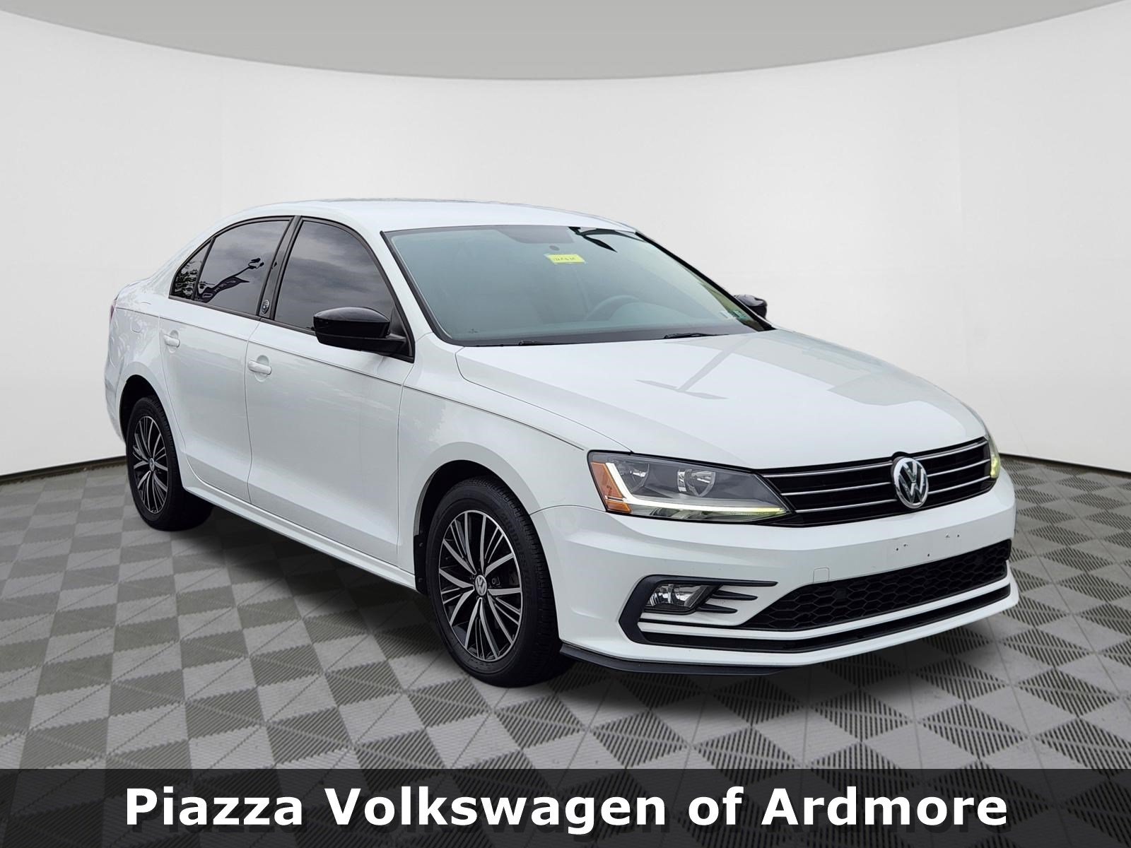 Used 2018 Volkswagen Jetta Wolfsburg Edition FWD image 1