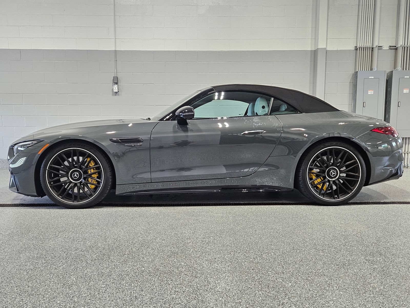Certified 2025 Mercedes-Benz SL 63 AMG 4MATIC image 7