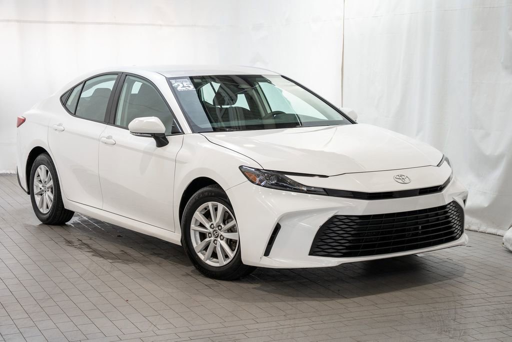 Used 2025 Toyota Camry LE image 1
