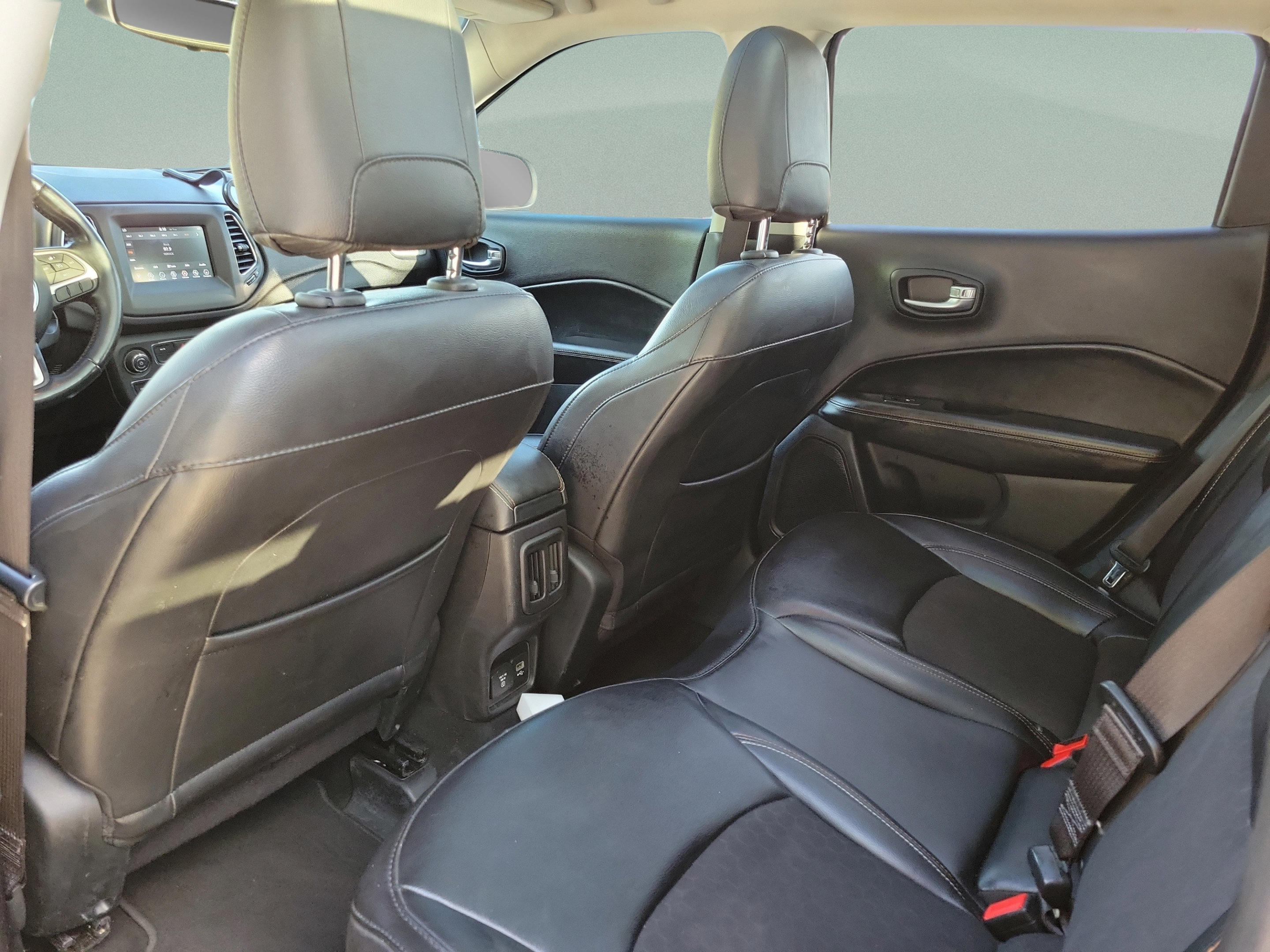 Used 2019 Jeep Compass Latitude w/ Cold Weather Group AWD/4WD image 5