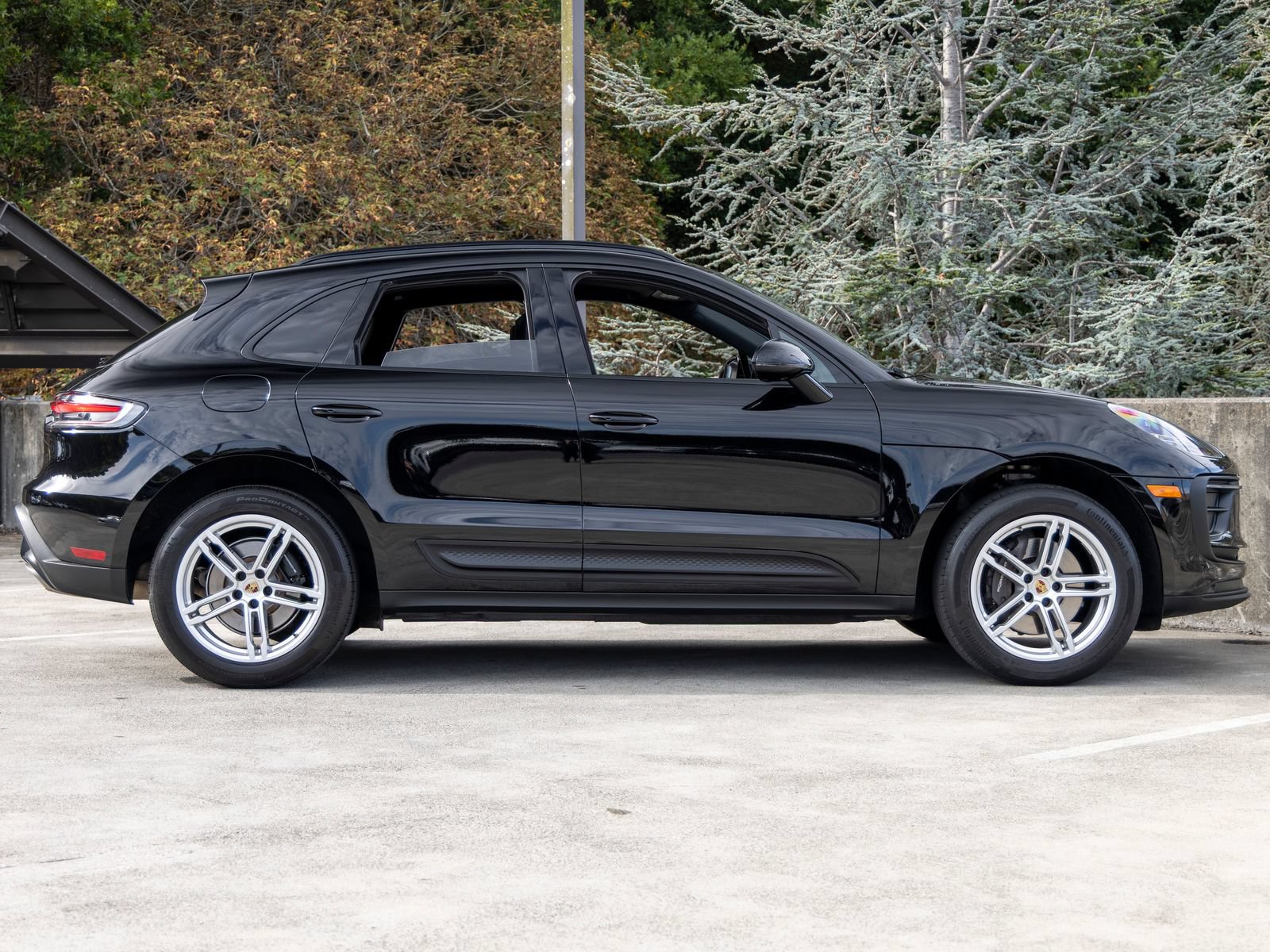 Certified 2023 Porsche Macan AWD/4WD image 12