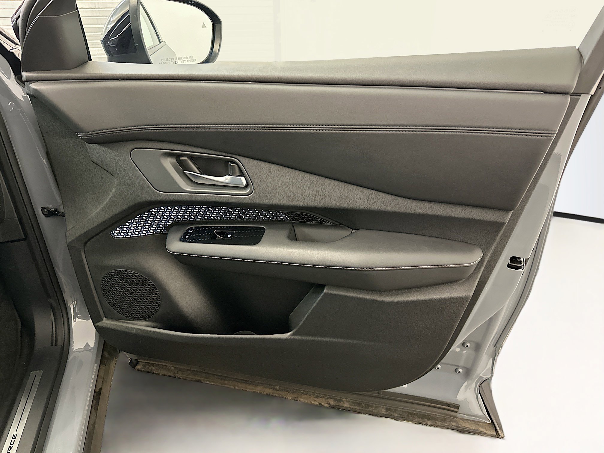 Used 2025 Nissan Ariya AWD image 33