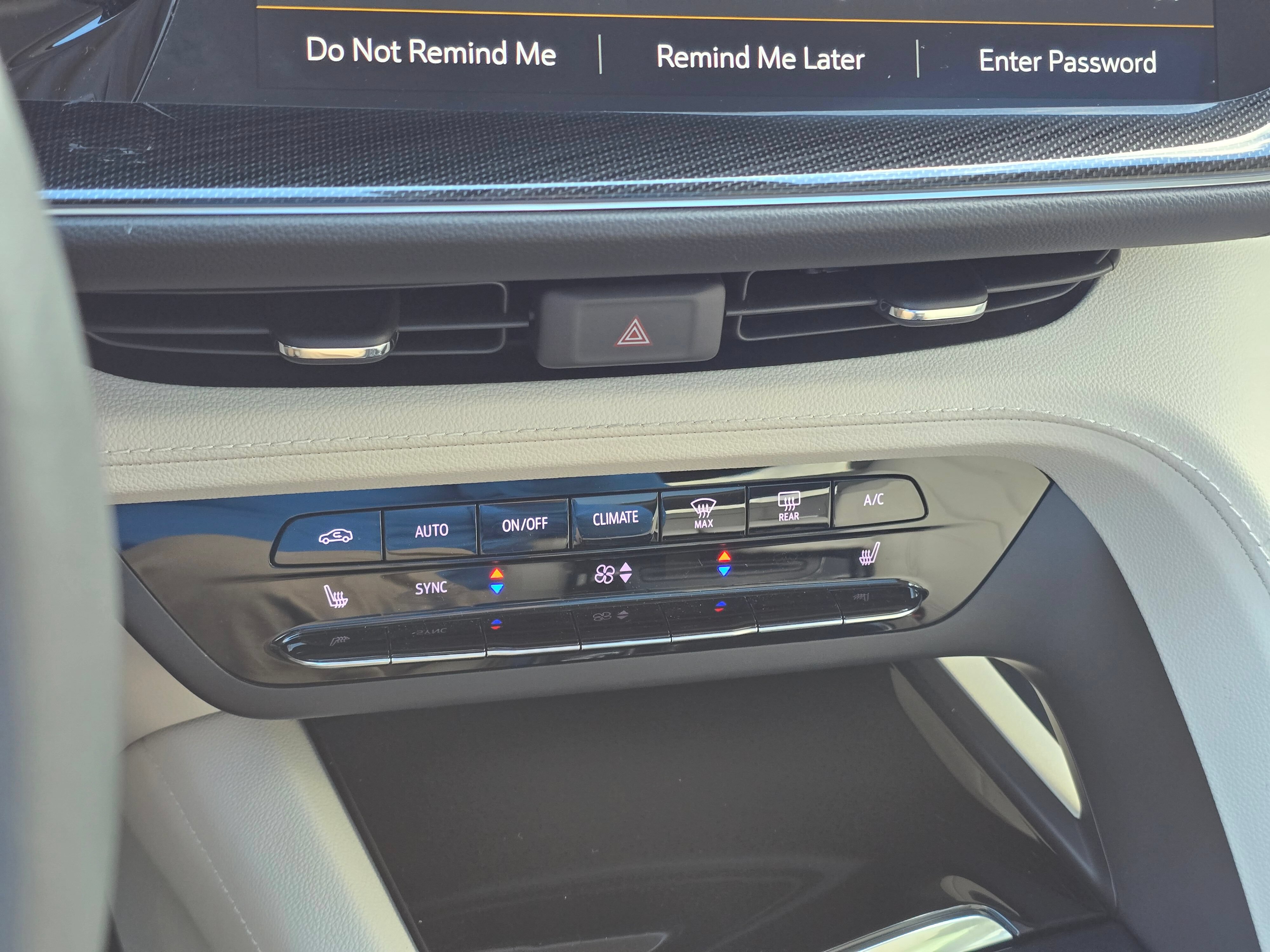 Used 2022 Buick Envision Essence w/ Technology Package I AWD/4WD image 29