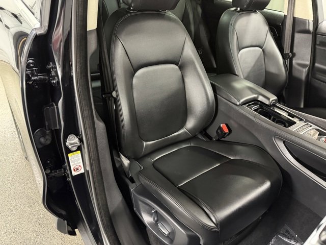 Used 2019 Jaguar F-PACE Premium image 26