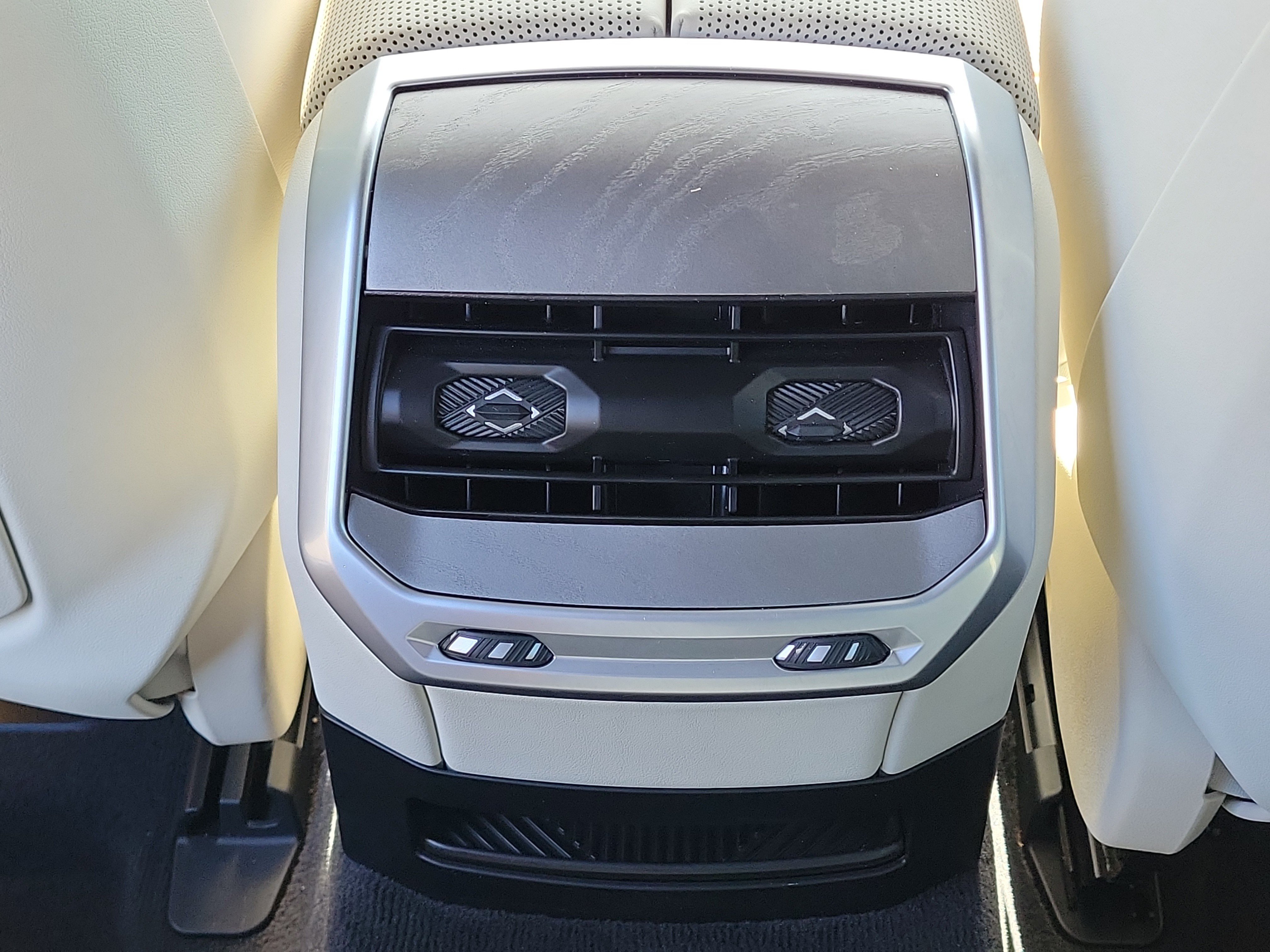 Used 2023 BMW 740i RWD image 12