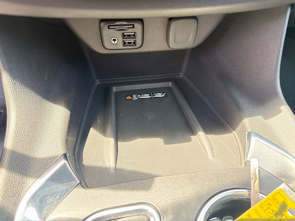 Used 2023 Chevrolet Traverse RS FWD image 30