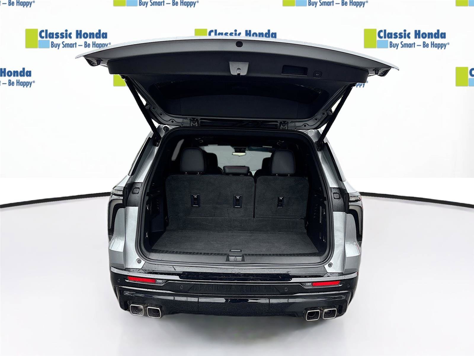 Used 2024 Chevrolet Traverse RS image 31