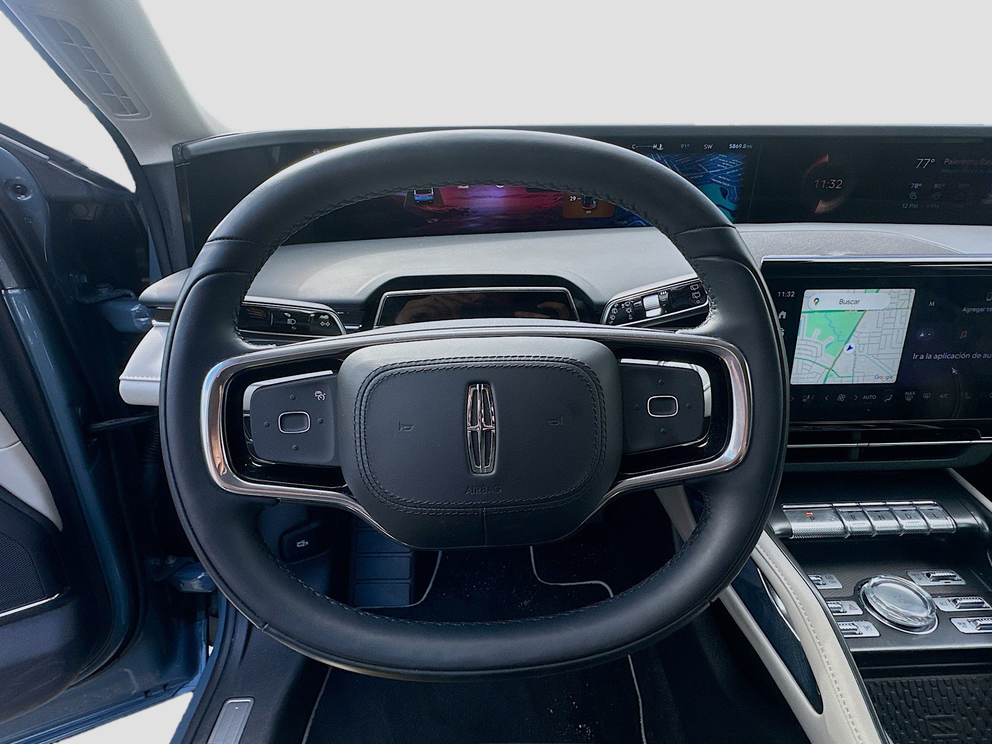 Used 2025 Lincoln Nautilus Premier image 8