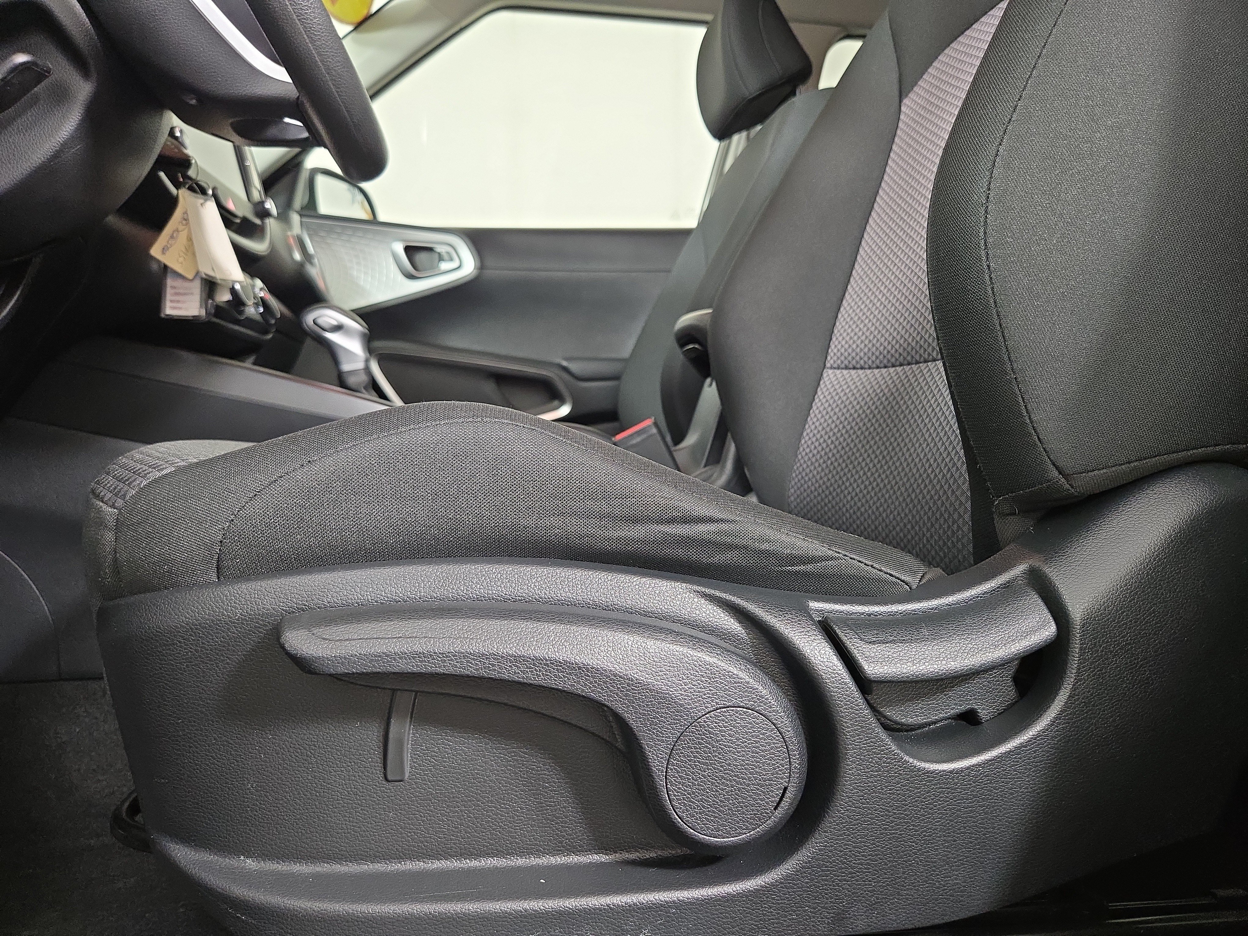 Used 2025 Kia Soul LX w/ LX Technology Package FWD image 29