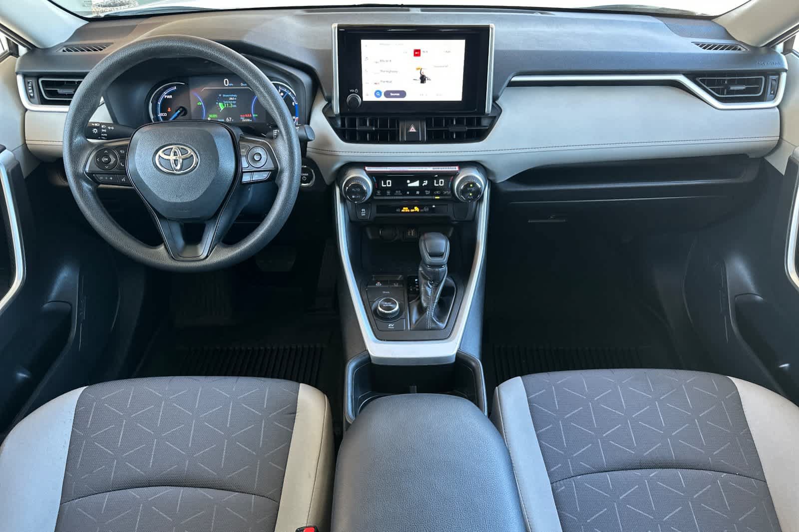 Used 2024 Toyota RAV4 XLE AWD/4WD image 3