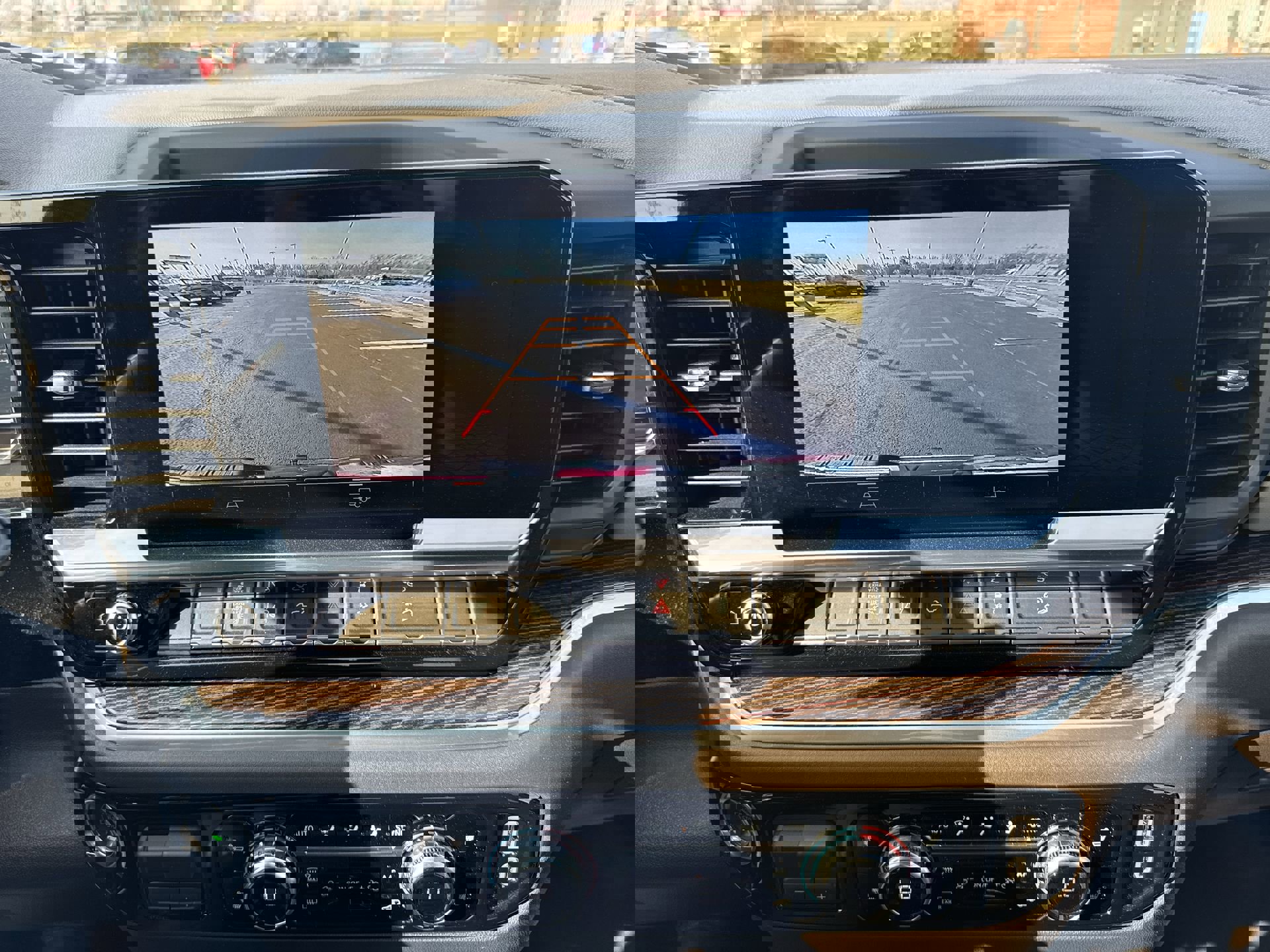 Used 2025 GMC Sierra 2500 SLE image 17