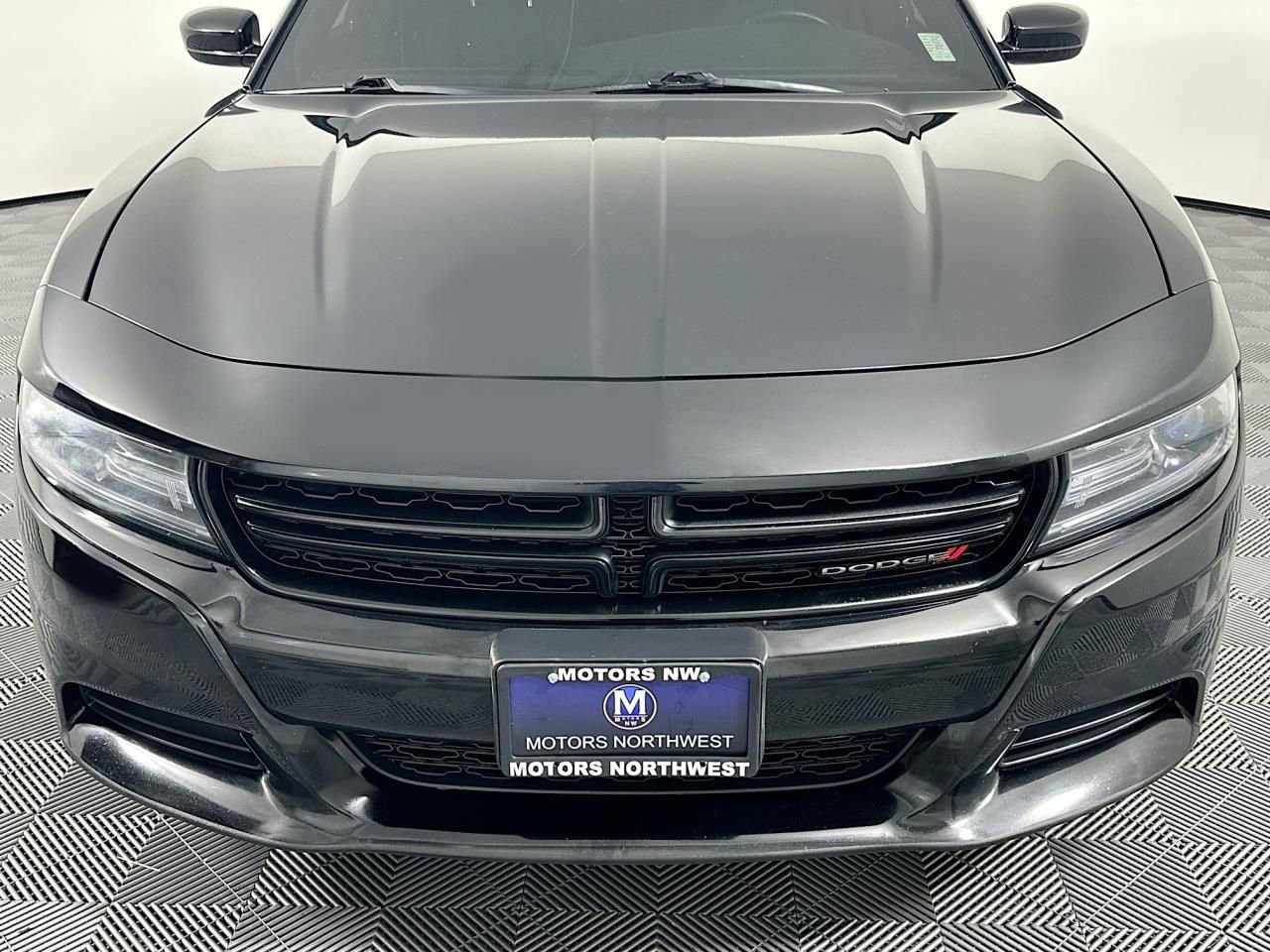 Used 2016 Dodge Charger SXT RWD image 2