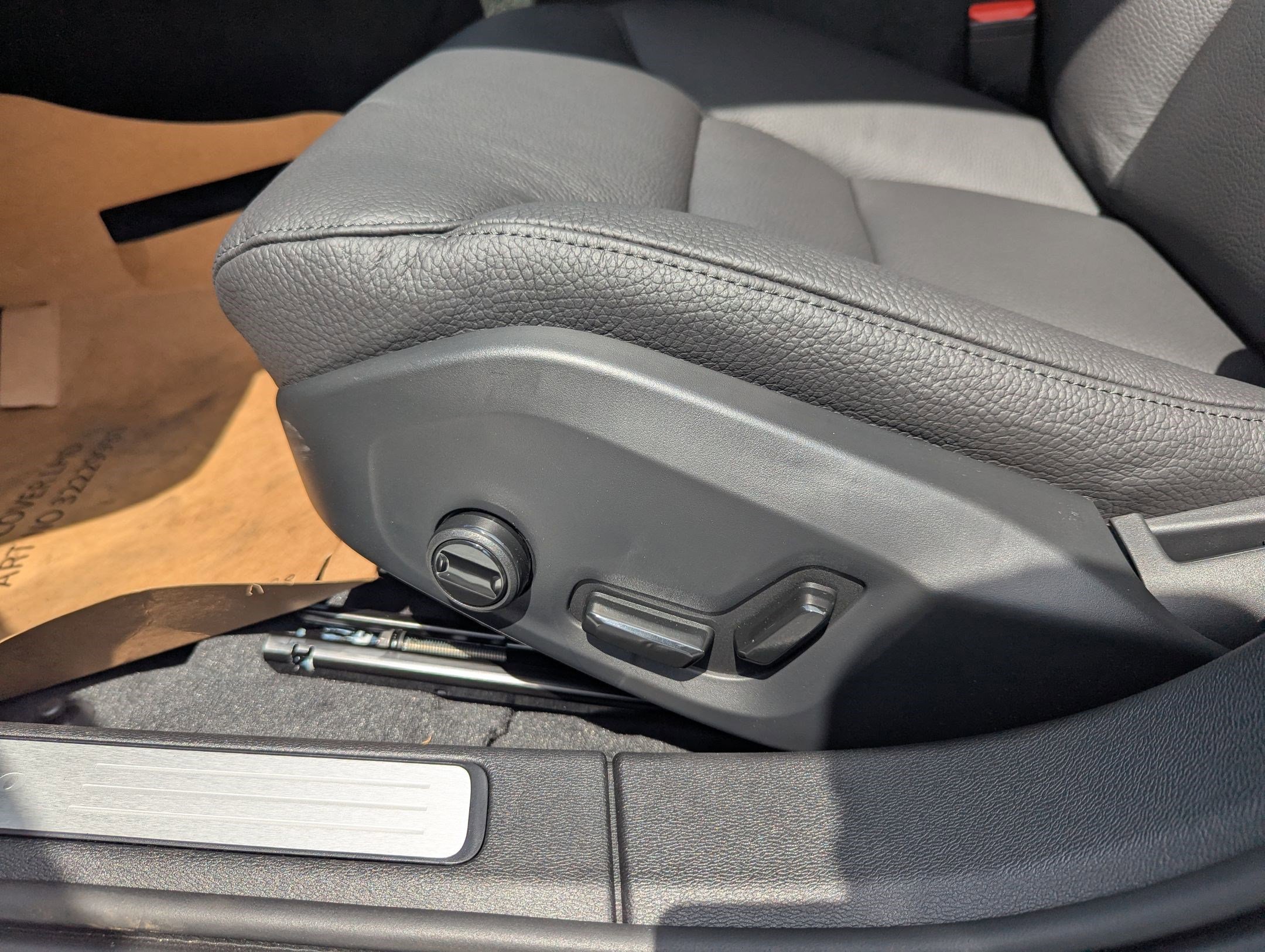 New 2026 Volvo V60 B5 Cross Country Plus w/ Protection Package Premier image 9