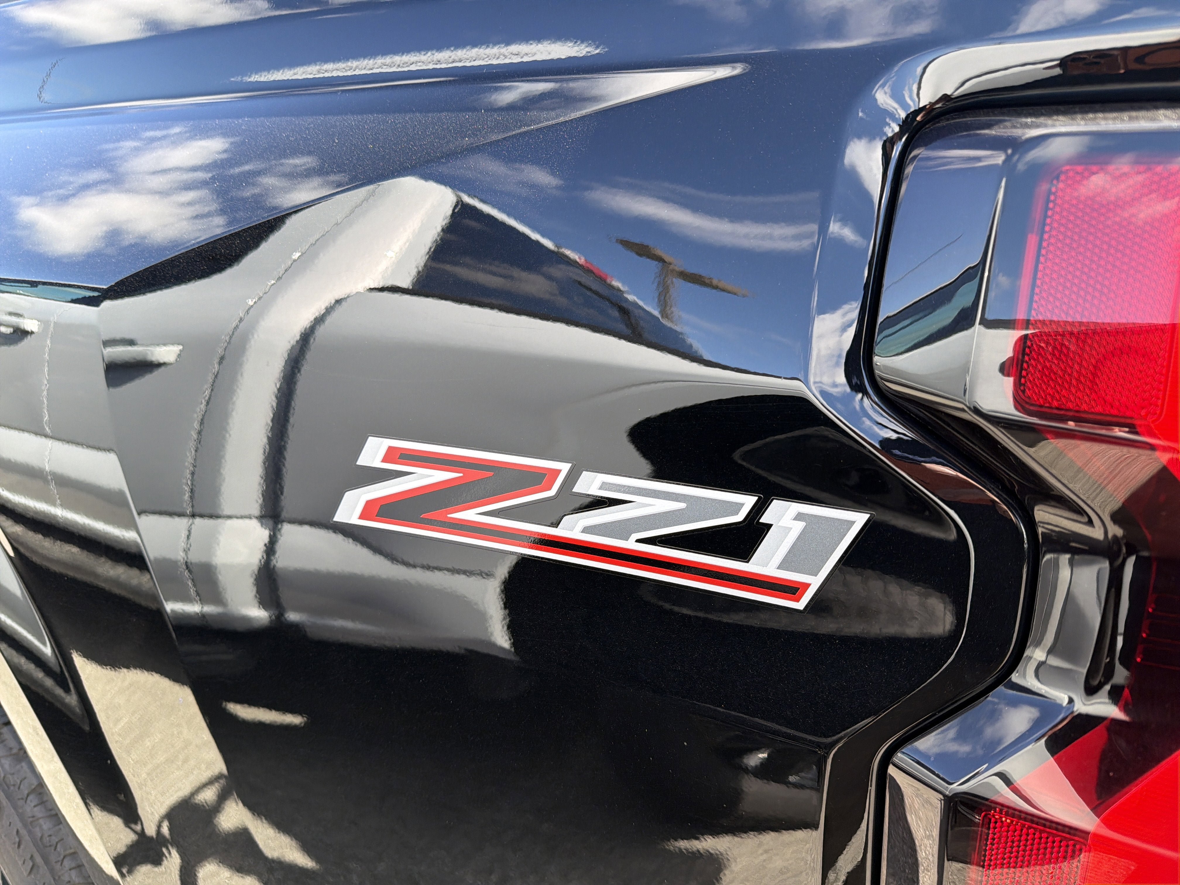 Used 2023 Chevrolet Colorado Z71 w/ Z71 Convenience Package 2 image 8