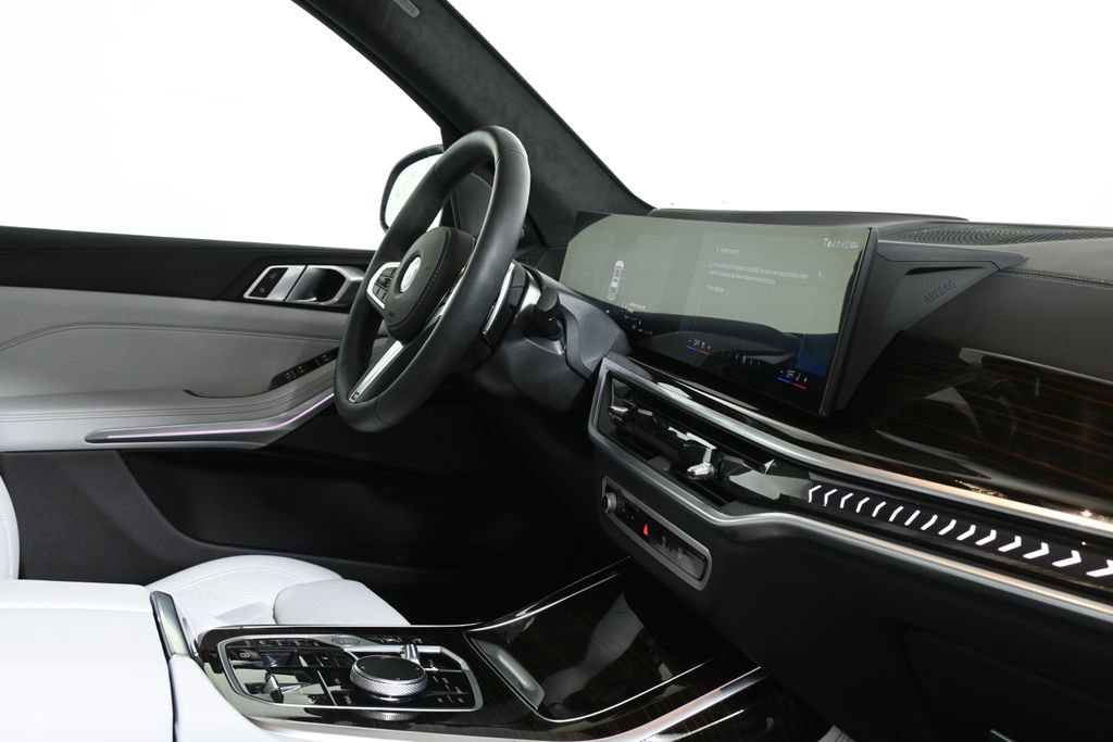Certified 2026 BMW X7 xDrive40i w/ M Sport Package image 34