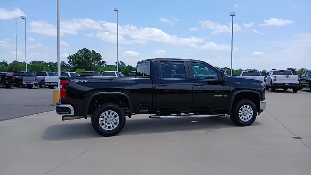 Used 2025 Chevrolet Silverado 3500 LT w/ Safety Package AWD/4WD image 9