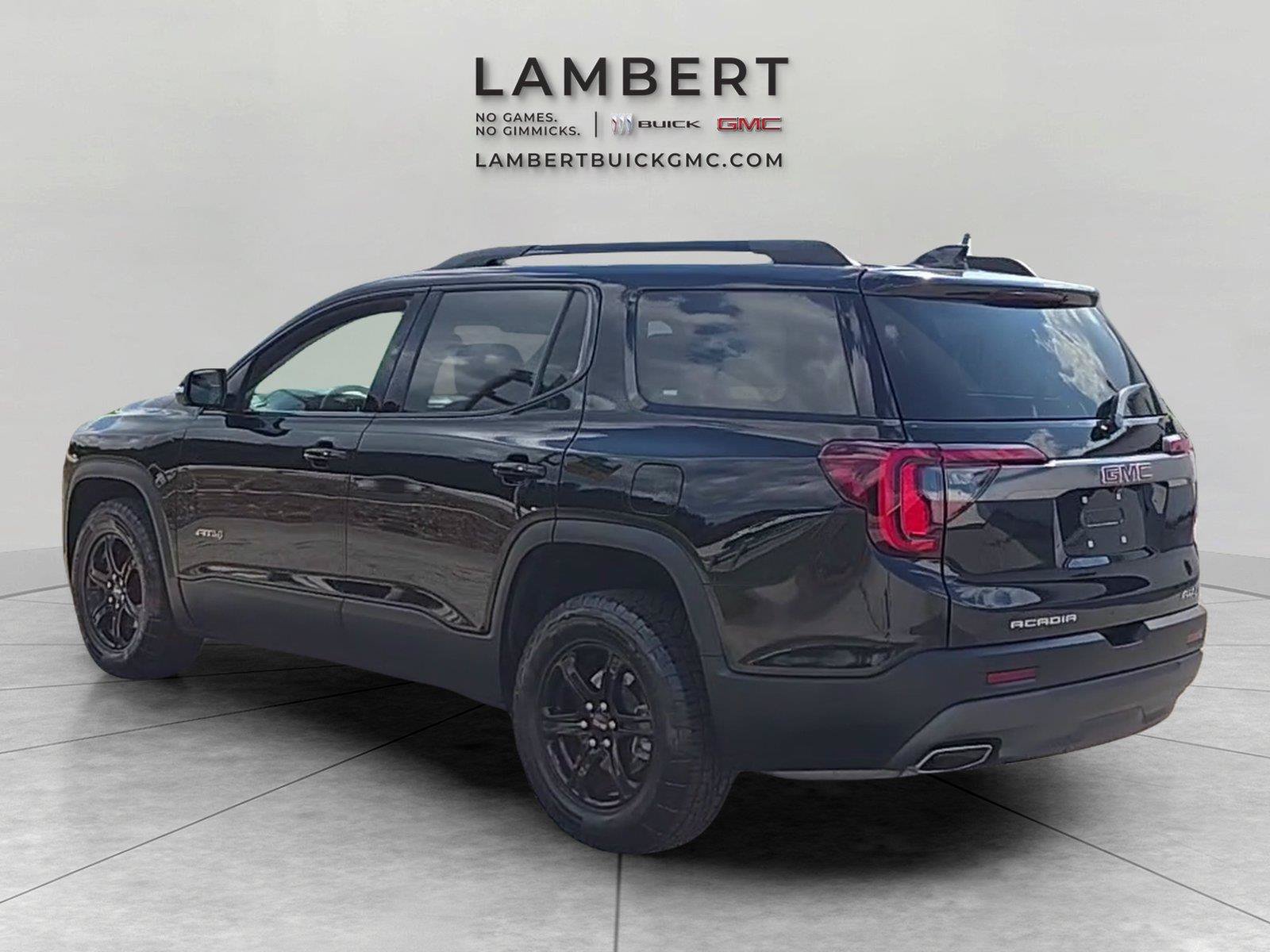 Used 2023 GMC Acadia AT4 w/ Technology Package AWD/4WD image 3