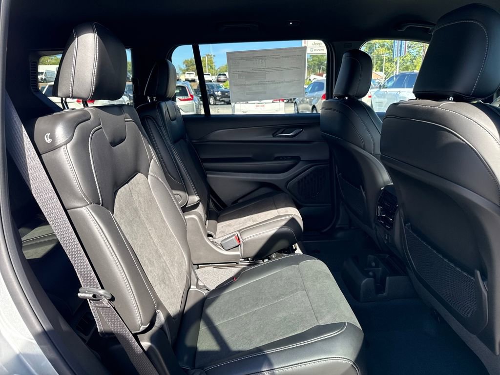 New 2025 Jeep Grand Cherokee L Laredo image 20