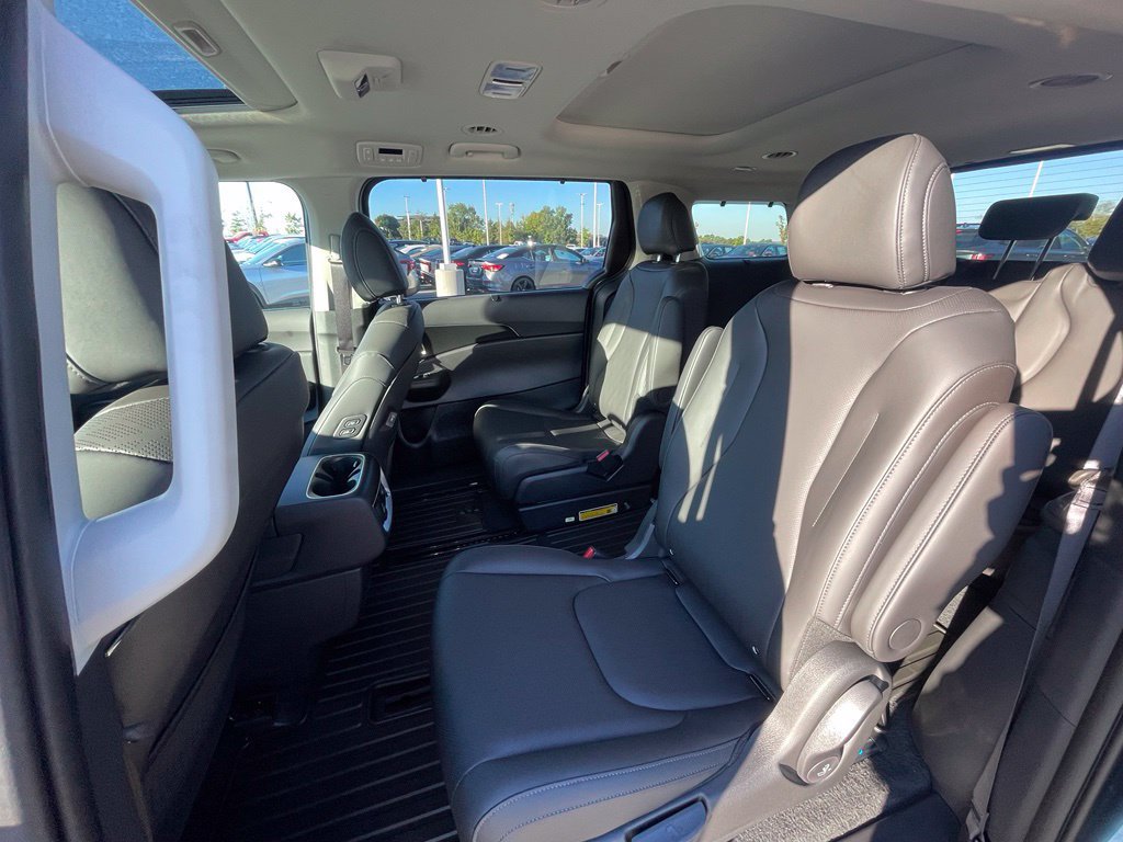 New 2027 Kia Carnival SX w/ Dark Edition Package FWD image 22
