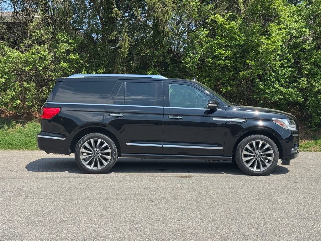 Used 2018 Lincoln Navigator Select image 3