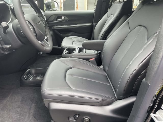 New 2027 Chrysler Pacifica Select FWD image 15