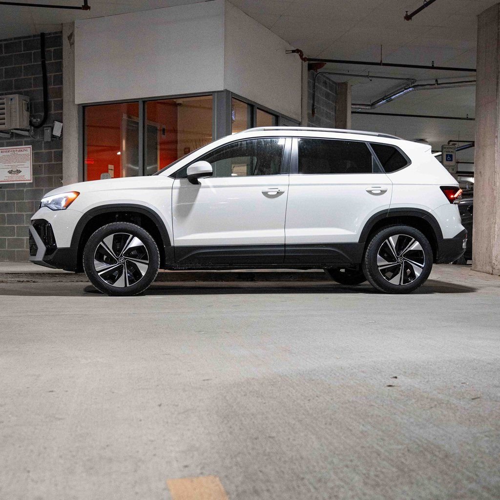 New 2025 Volkswagen Taos SE image 3