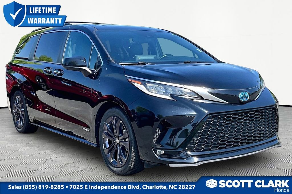 Used 2021 Toyota Sienna XSE w/ XSE Plus Package FWD image 1