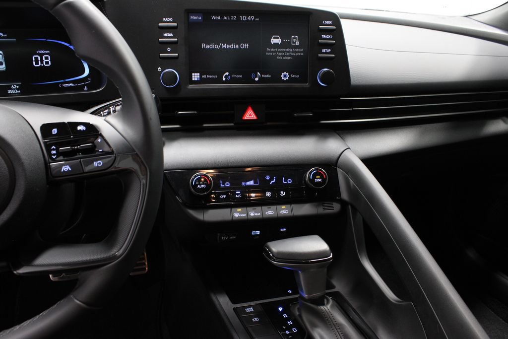 Used 2025 Hyundai Elantra Sport FWD image 31