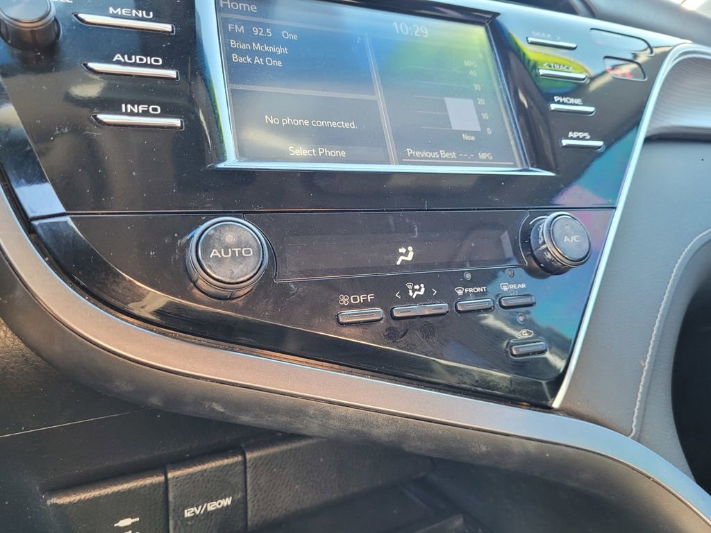 Used 2018 Toyota Camry SE image 16