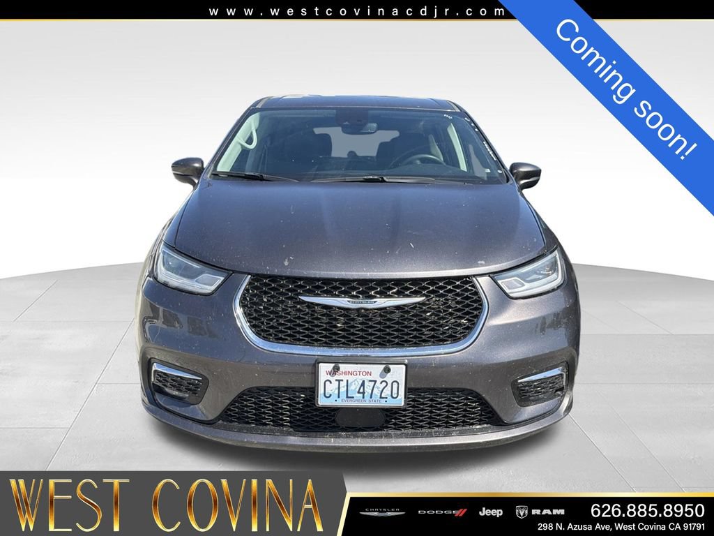 Used 2023 Chrysler Pacifica Touring-L FWD image 3