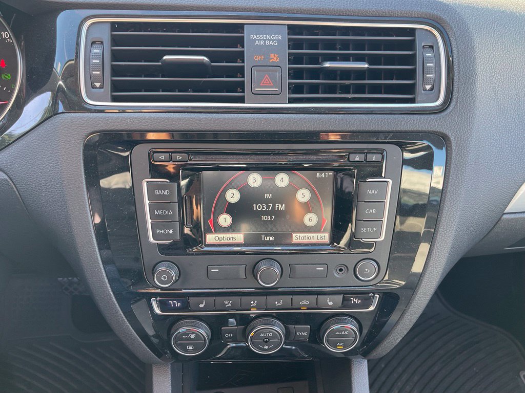 Used 2015 Volkswagen Jetta SEL Premium FWD image 7