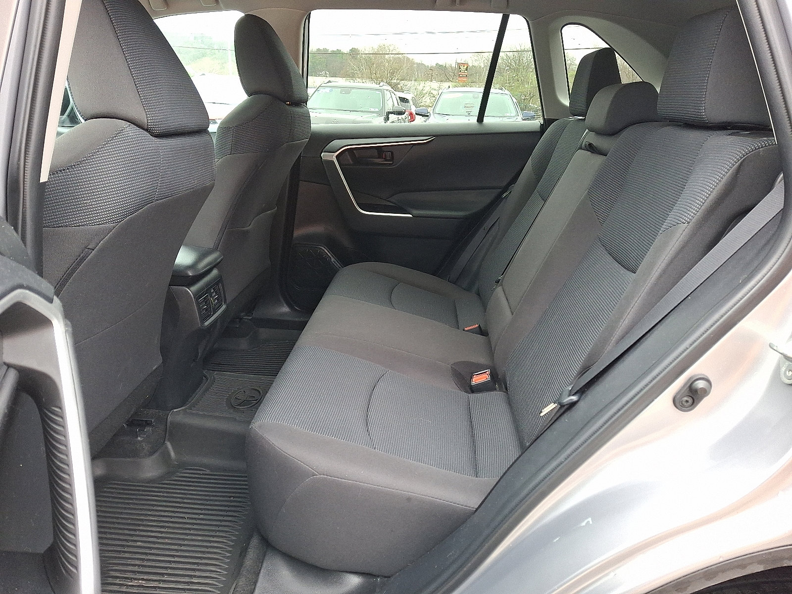 Used 2022 Toyota RAV4 LE image 11