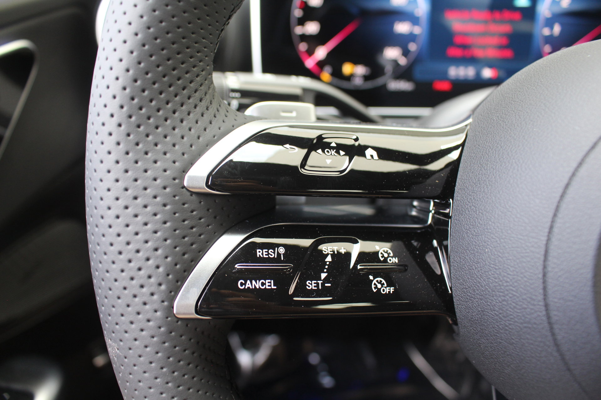 Used 2025 Mercedes-Benz C 300 Sedan image 26