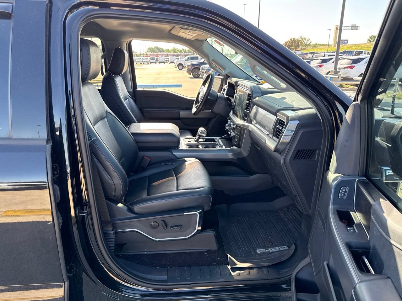 Used 2022 Ford F150 Lariat w/ FX4 Off-Road Package AWD/4WD image 13