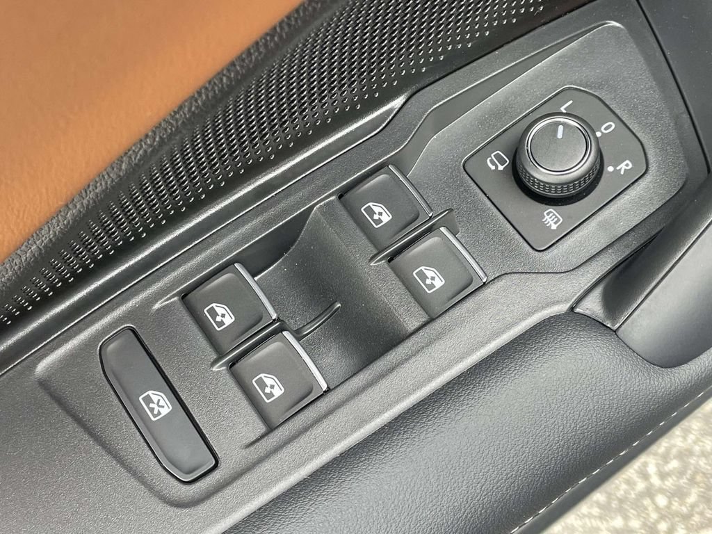 New 2026 Volkswagen Tiguan SEL R-Line AWD/4WD image 19