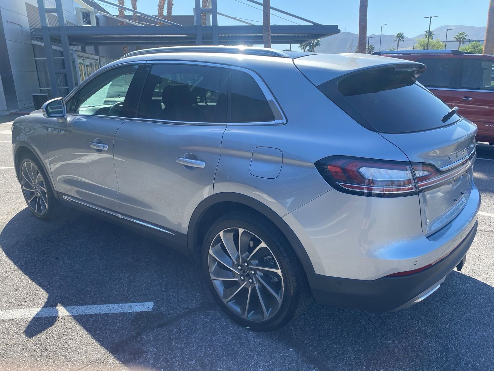 Used 2021 Lincoln Nautilus Reserve w/ Equipment Group 202A image 7