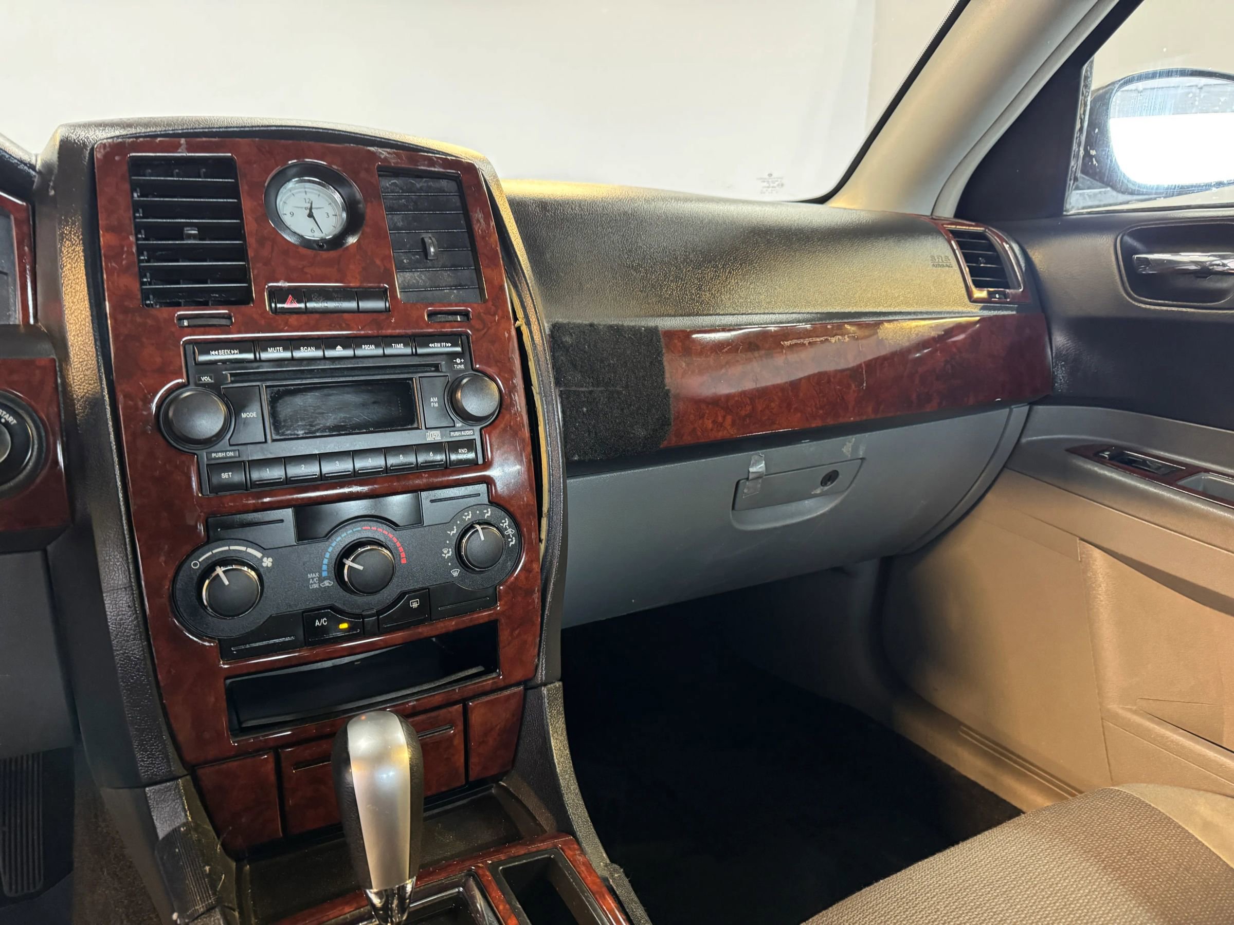 Used 2005 Chrysler 300 RWD image 16