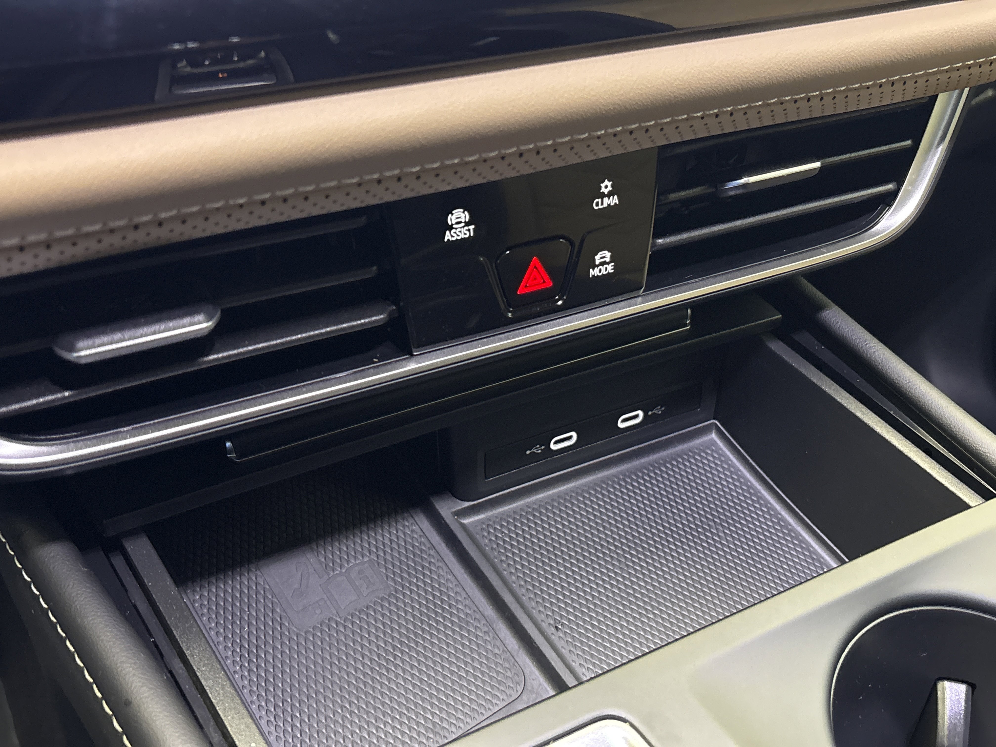 Certified 2024 Volkswagen Atlas Cross Sport SE image 20