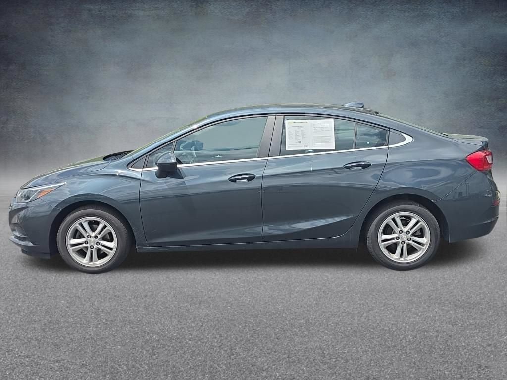 Used 2018 Chevrolet Cruze LT w/ LT Convenience Package FWD image 2