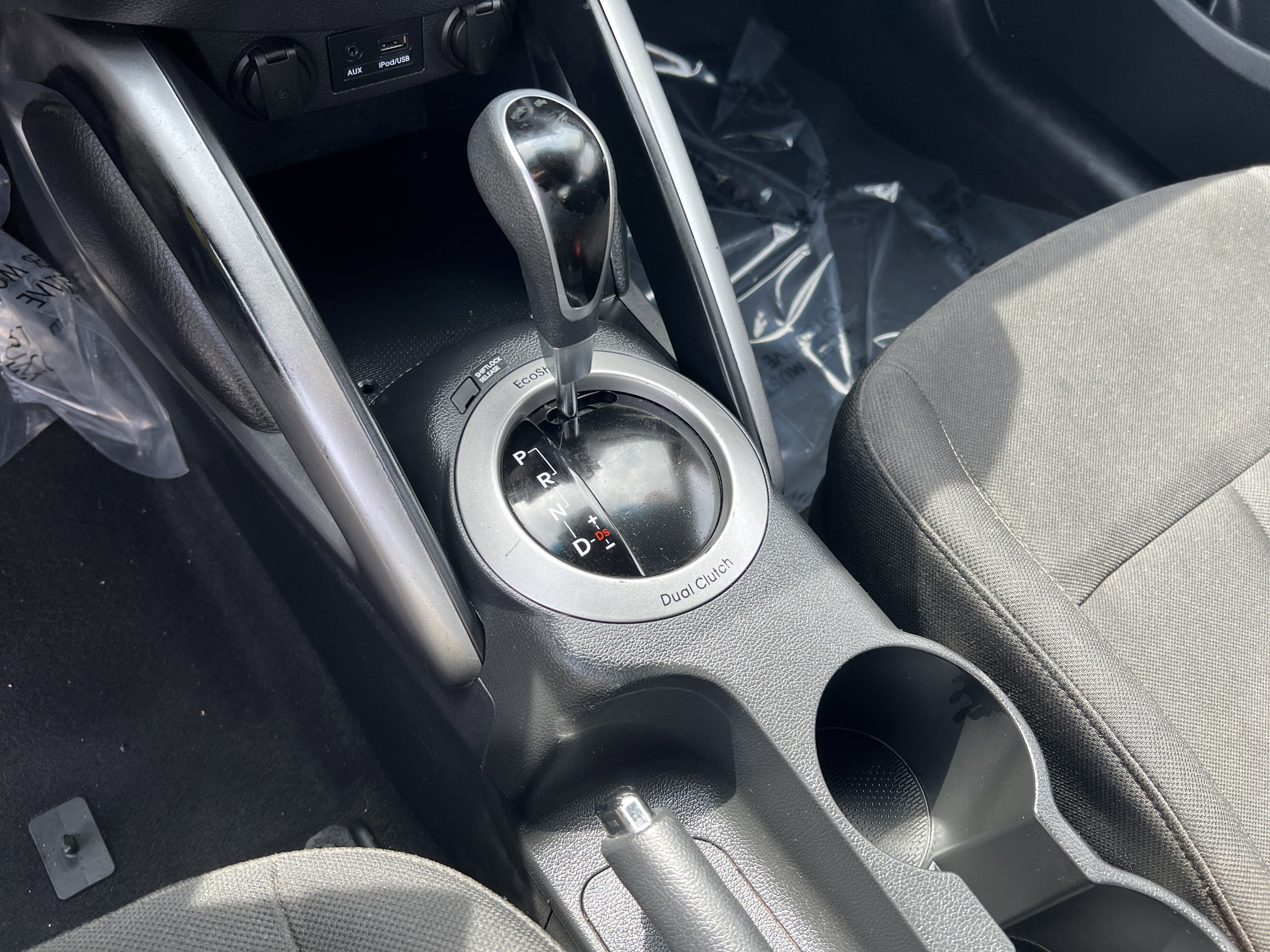 Used 2014 Hyundai Veloster FWD image 24