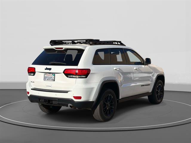 Used 2019 Jeep Grand Cherokee Laredo AWD/4WD image 5