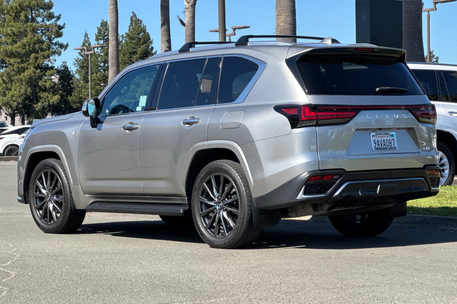 Used 2022 Lexus LX 600 F Sport w/ Accessory Package (Z1) AWD/4WD image 6
