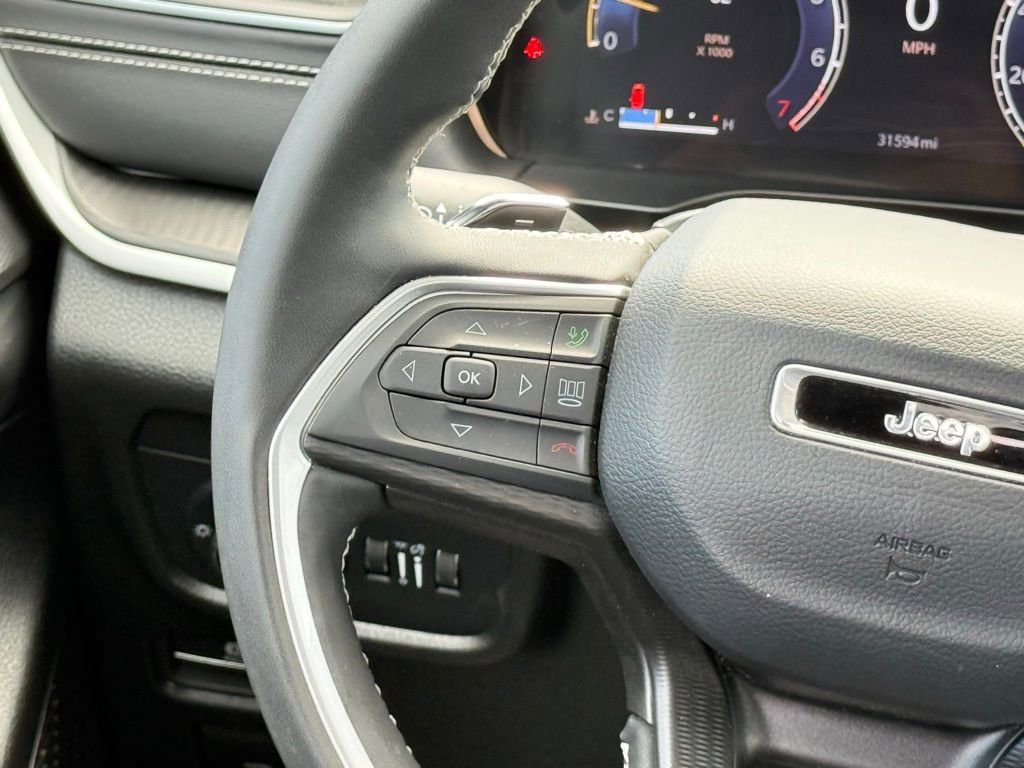 Used 2025 Jeep Grand Cherokee Altitude image 23