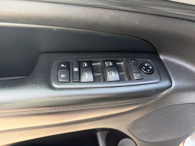 Used 2019 Jeep Grand Cherokee Altitude AWD/4WD image 12