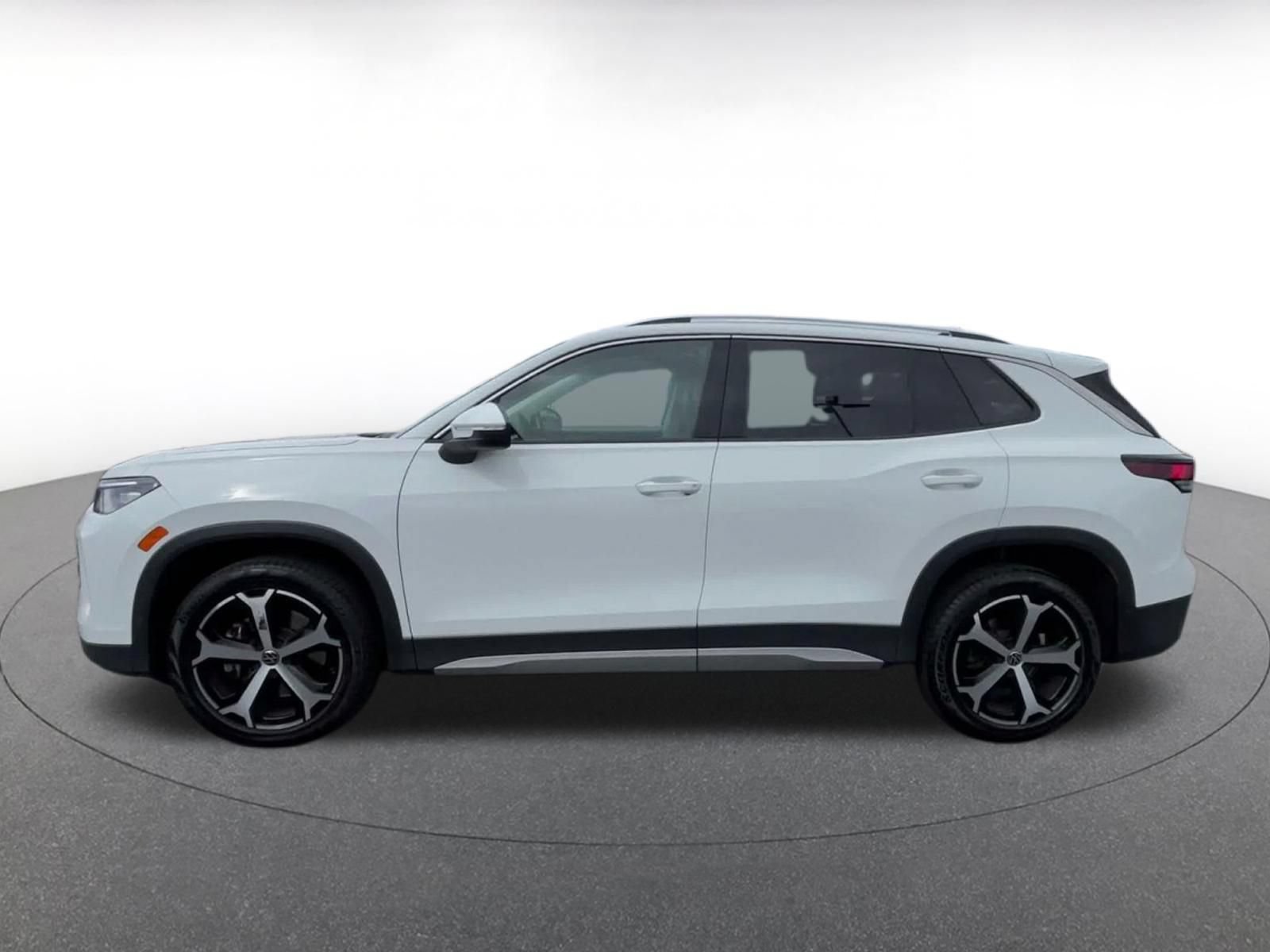 Used 2026 Volkswagen Tiguan SE AWD/4WD image 7