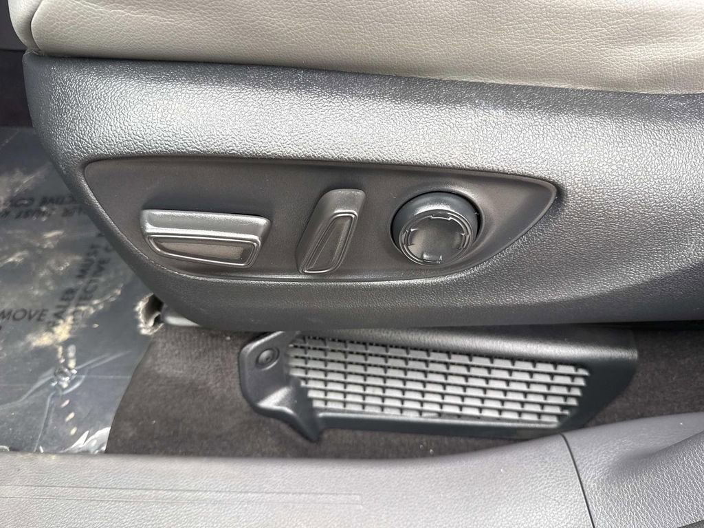Used 2023 Toyota Sienna XLE image 23