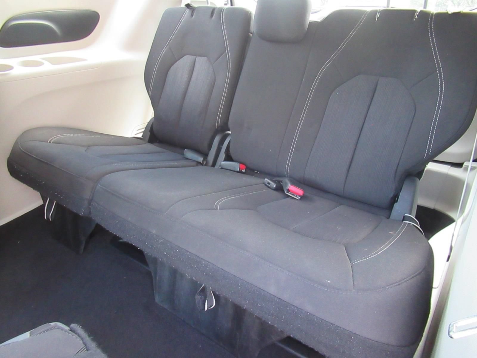 Certified 2022 Chrysler Voyager LX FWD image 33