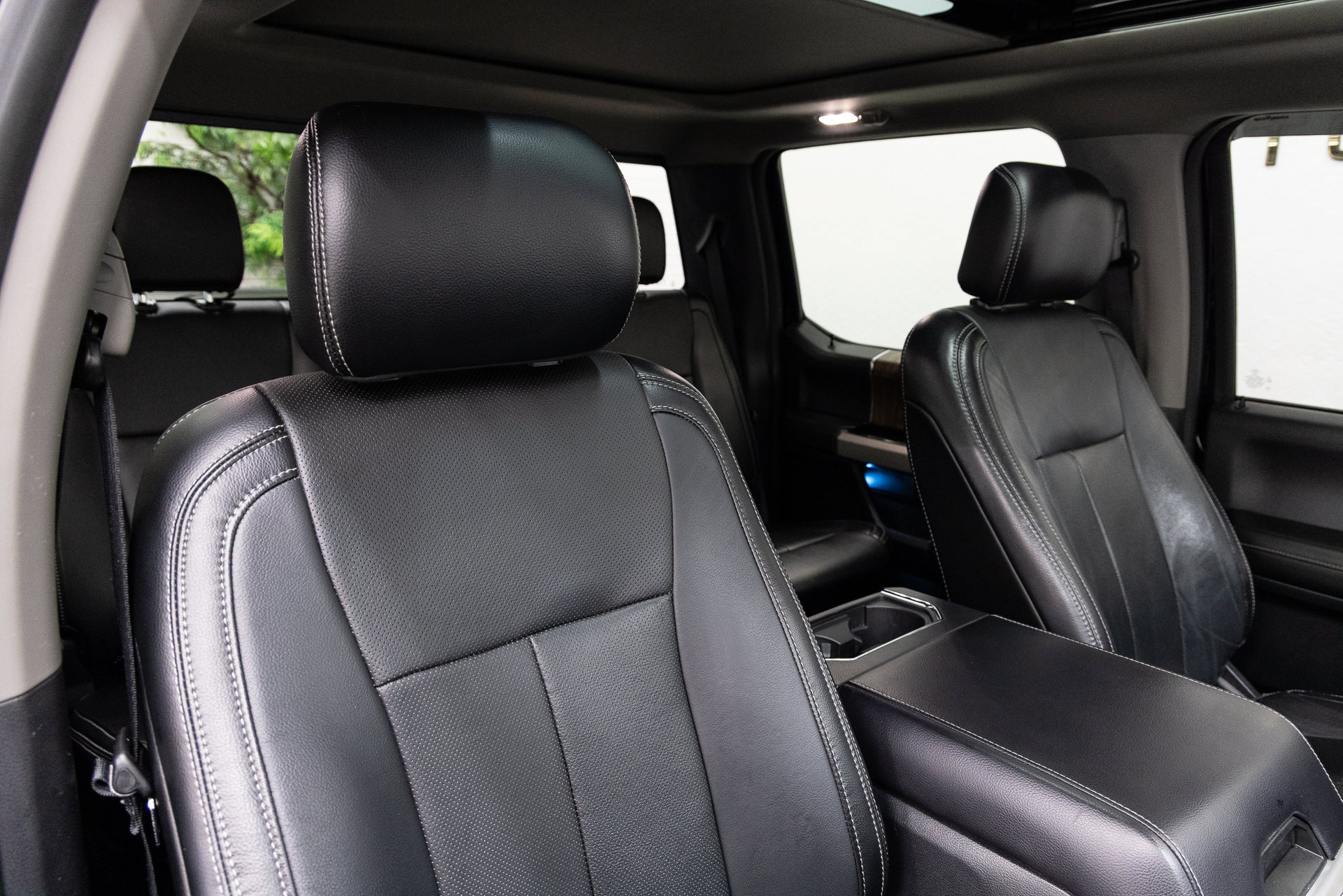 Used 2018 Ford F150 Lariat w/ Equipment Group 502A Luxury AWD/4WD image 16