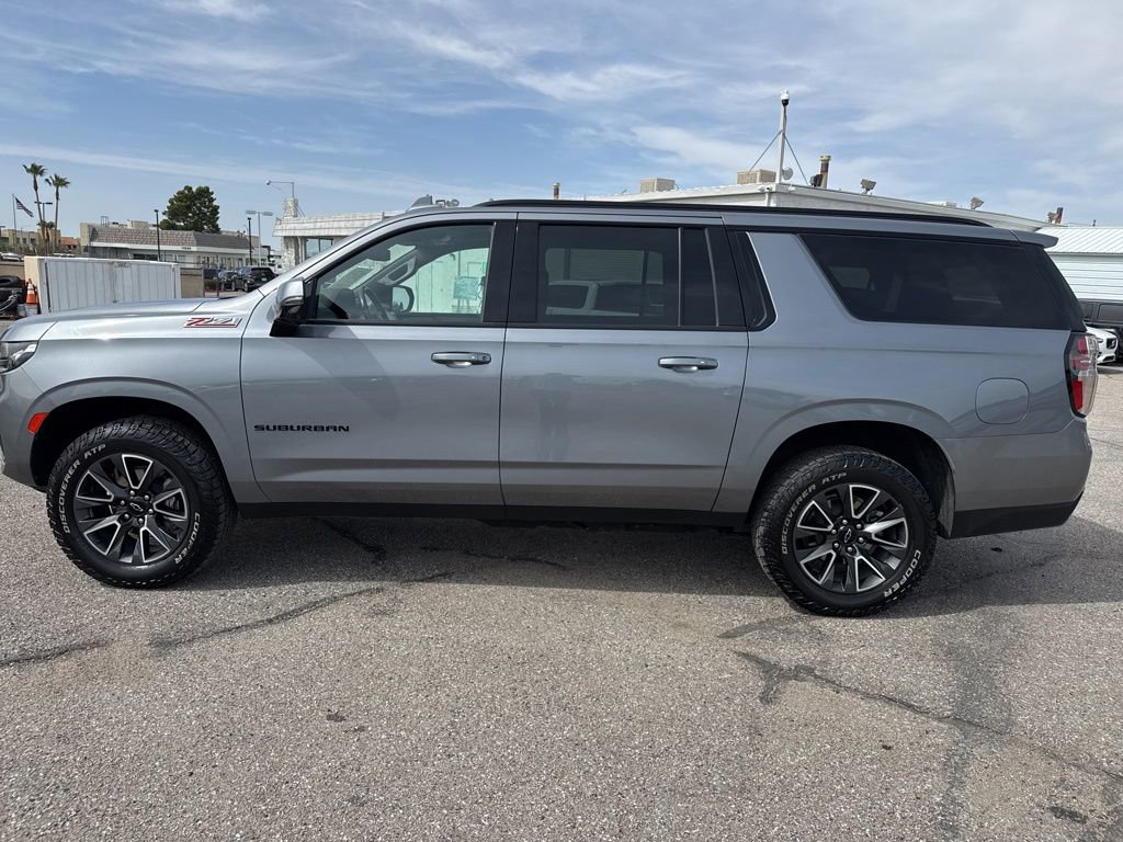 Used 2022 Chevrolet Suburban Z71 w/ Luxury Package AWD/4WD image 4